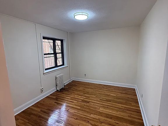 4th image of 20-72 26th St Unit 1C