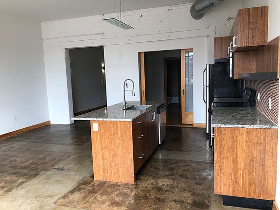 2nd image of 900 Terminal Pl APT 104