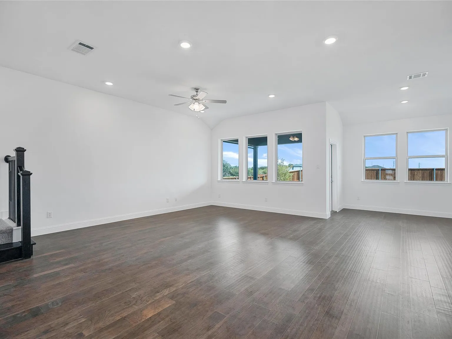 5 bed, 2880 sqft, $3,000 — Photo 4