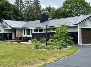 8455 N 40th St, Augusta, MI 49012