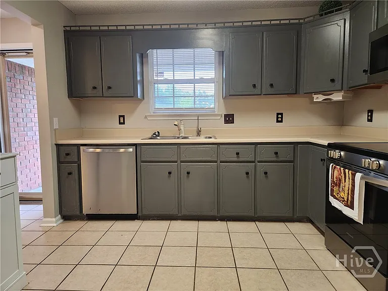 1010 Barley Dr — Photo 5