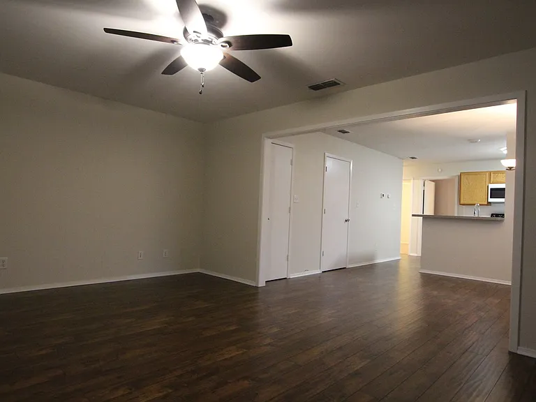 408 Redbud Cir — Photo 2