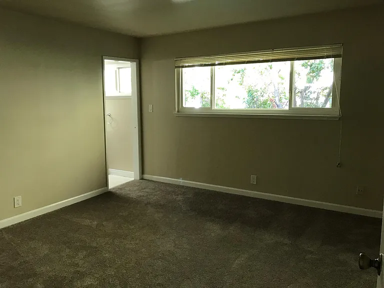 815 E 4th Ave #5 — Photo 10