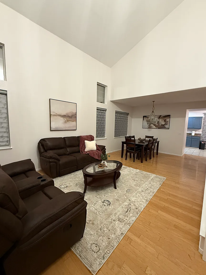 1323 Montgomery Ln photo 1