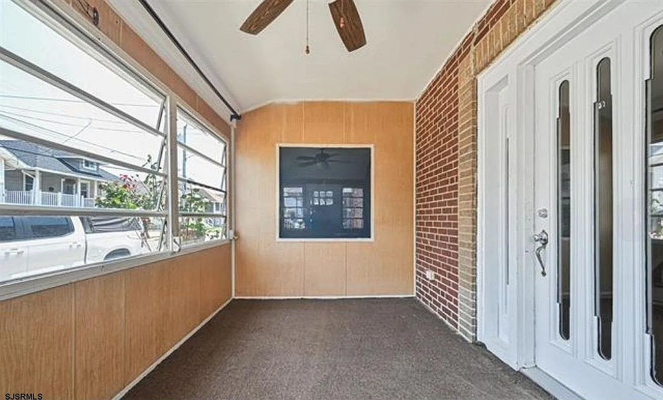 3 bed, 1.5 bath, 1093 sqft, $2,500 — Photo 3