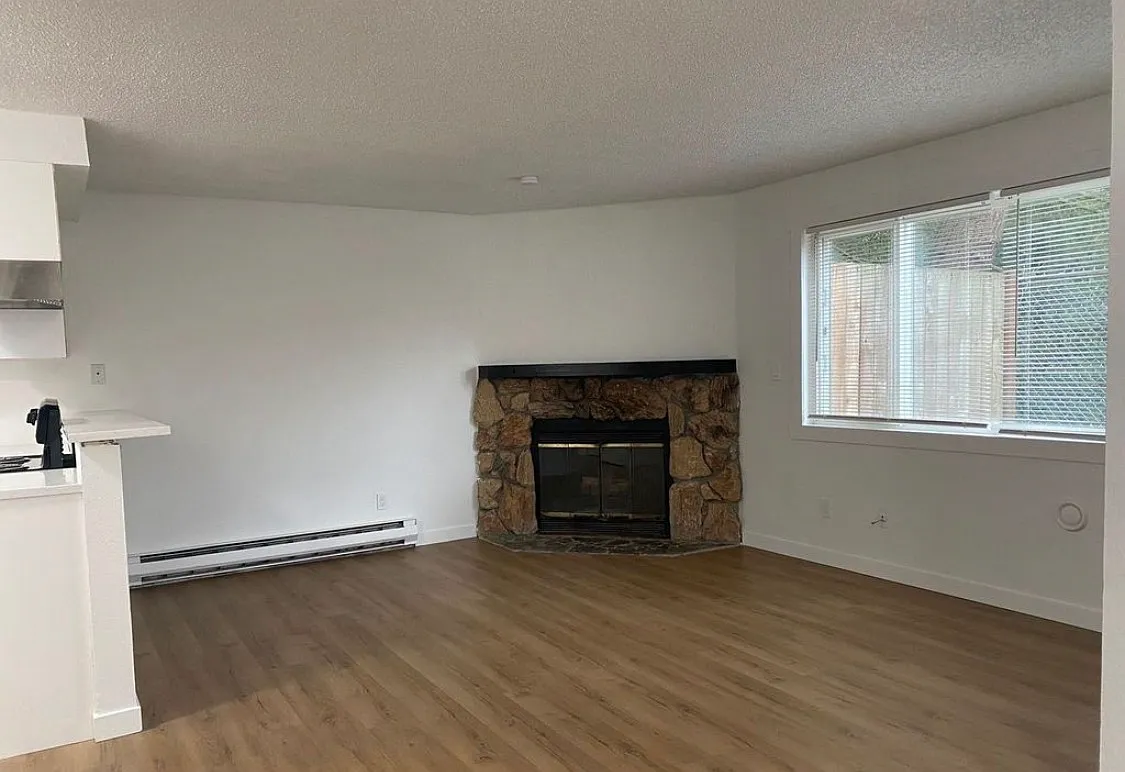 2 bed, 900 sqft, $1,950 — Photo 2