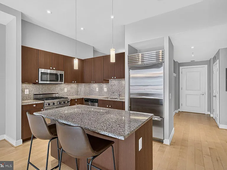 2425 L St NW #421 — Photo 5