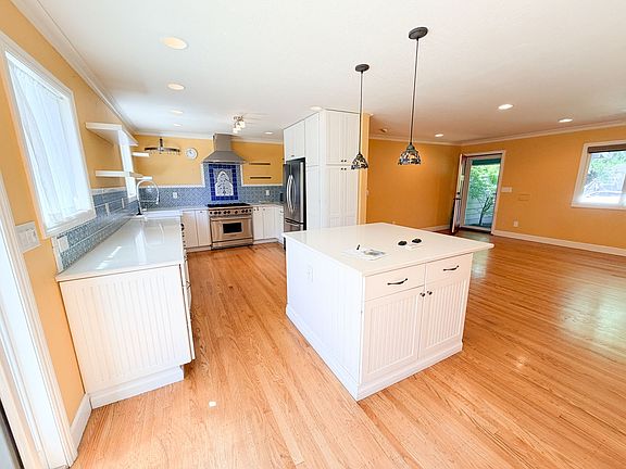 3rd image of 350 Burgess St