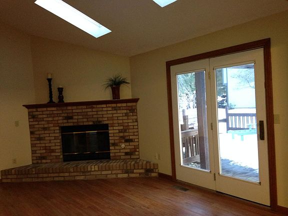 Living room w/fireplace, vaulted ceilings & skylights