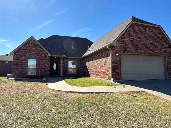 11 NE Summerwood Dr, Elgin, OK 73538