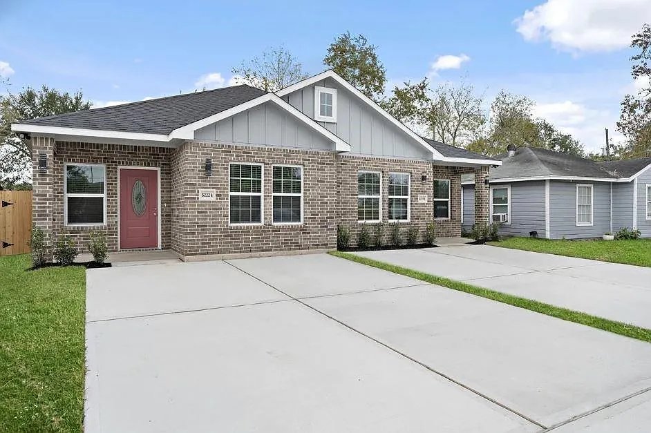 3 bed, 2.0 bath, 1178 sqft, $1,900 — Photo 2