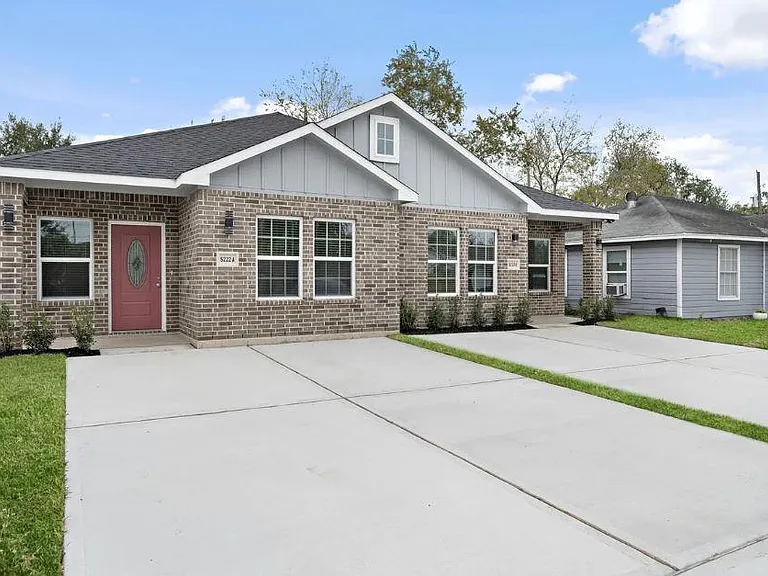5222 Bataan Rd — Photo 2