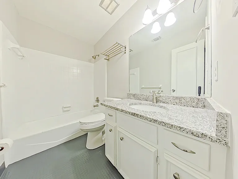 850 Brookfield Pkwy — Photo 6