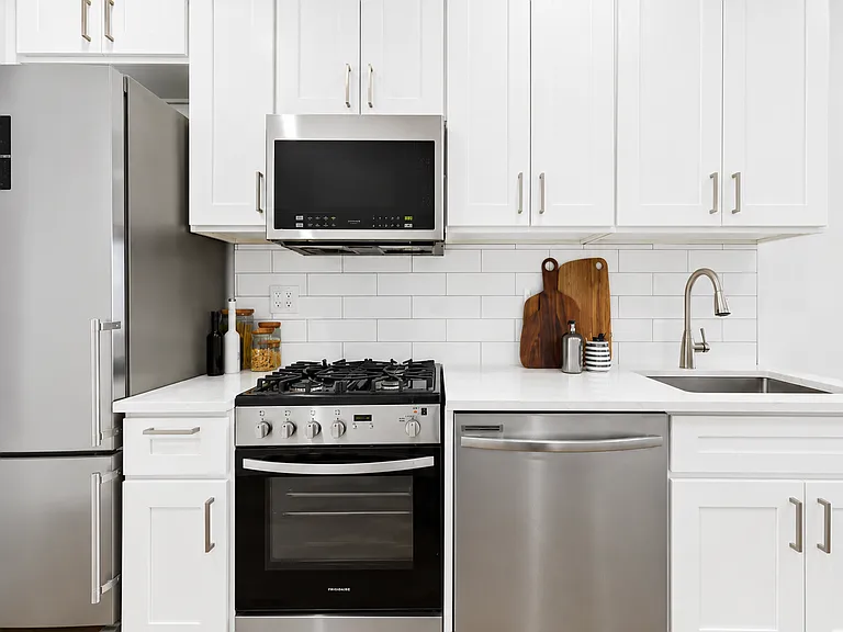 11 Stagg St #3L — Photo 3