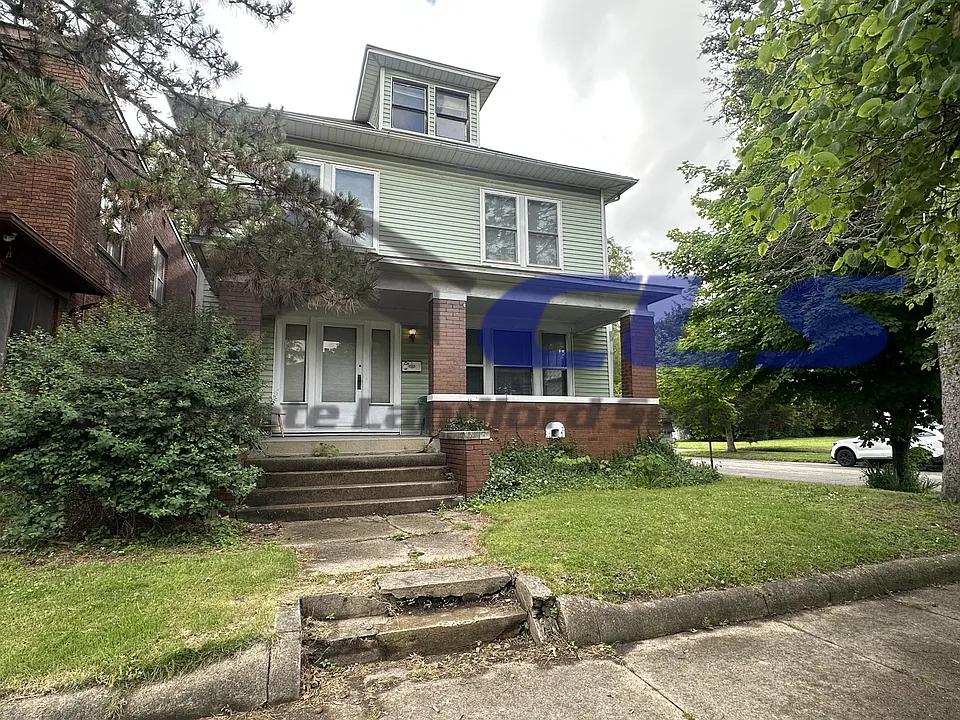 1301 S 9th St