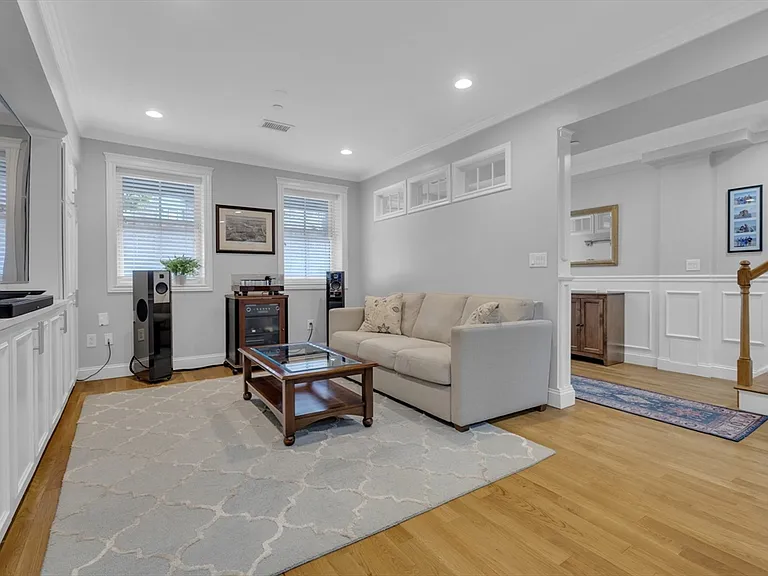 26 Yarmouth St #1 — Photo 17