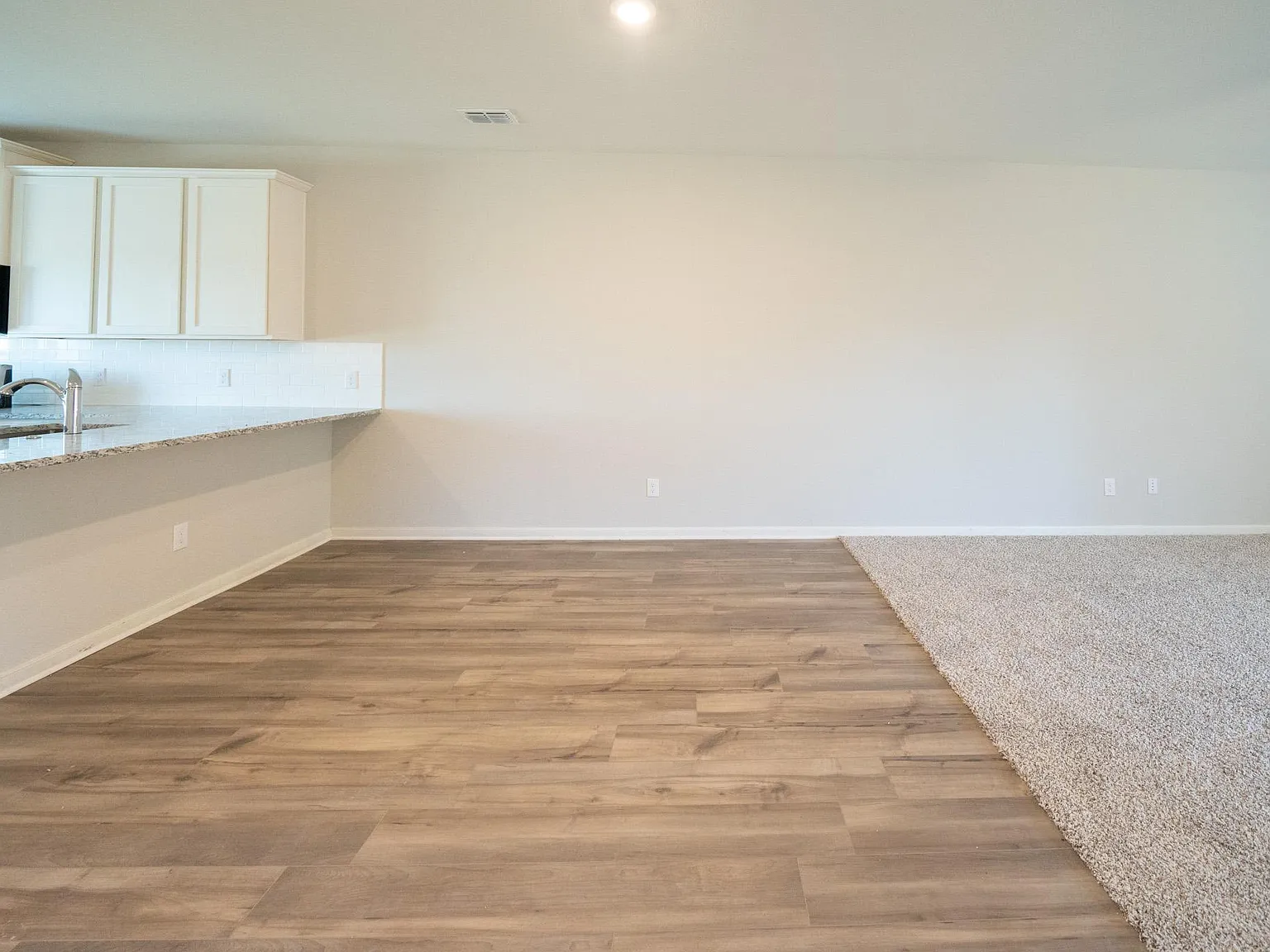 5 bed, 2700 sqft, $2,500 — Photo 3