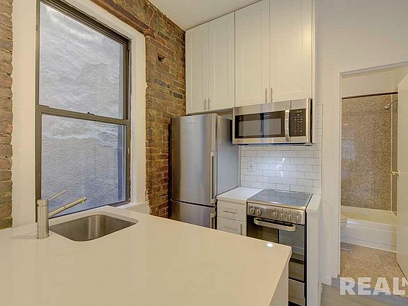 4th image of 7 Carmine St APT 7