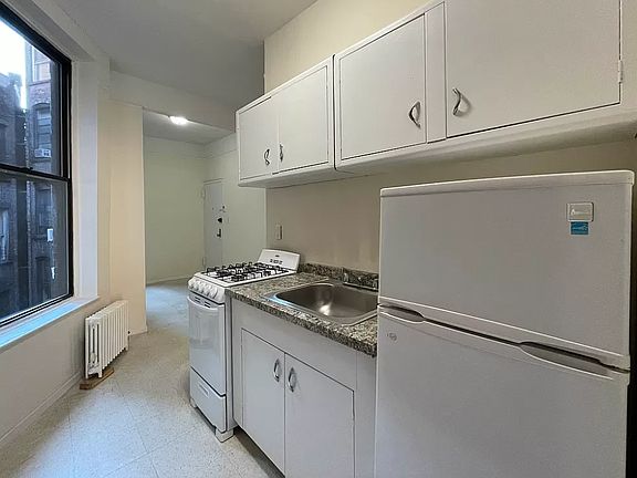 3rd image of 217 E 85th St #15
