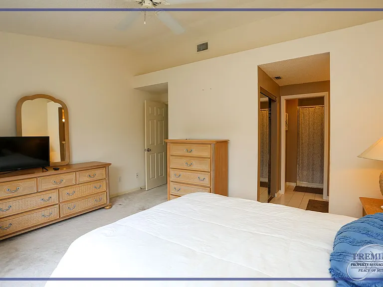 1044 Woodshire Ln #B203 — Photo 18