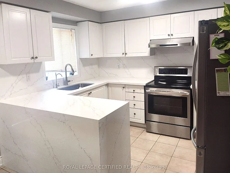 392 Hobbs Cres — Photo 4