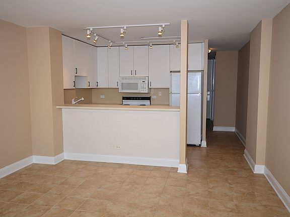 2nd image of 1636 N Wells St APT 1912