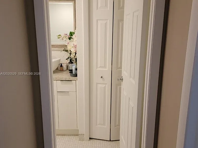 220 Lakeview Dr #212 — Photo 11