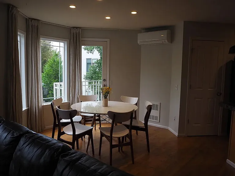 4454 Woodland Park Ave N — Photo 7