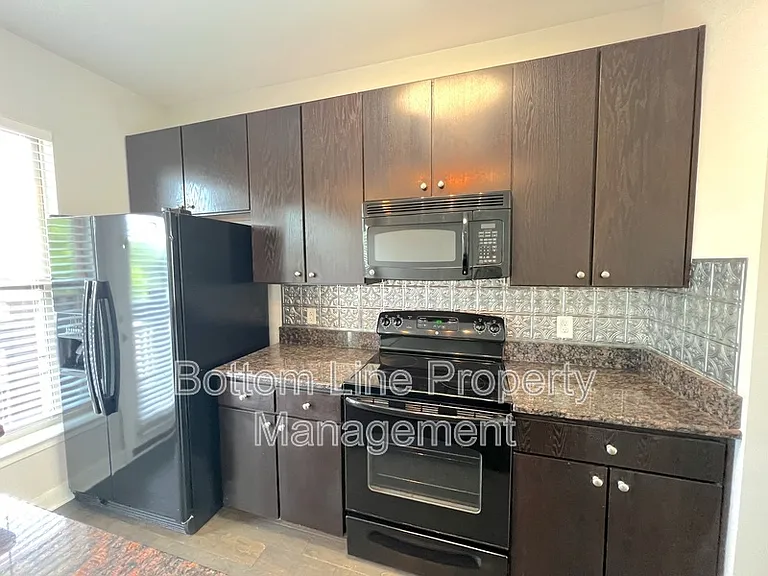 841 Seigle Point Dr — Photo 13