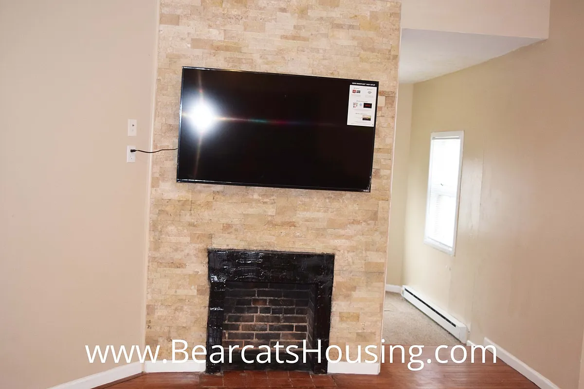 Building Photo - 4 Edwards St #222