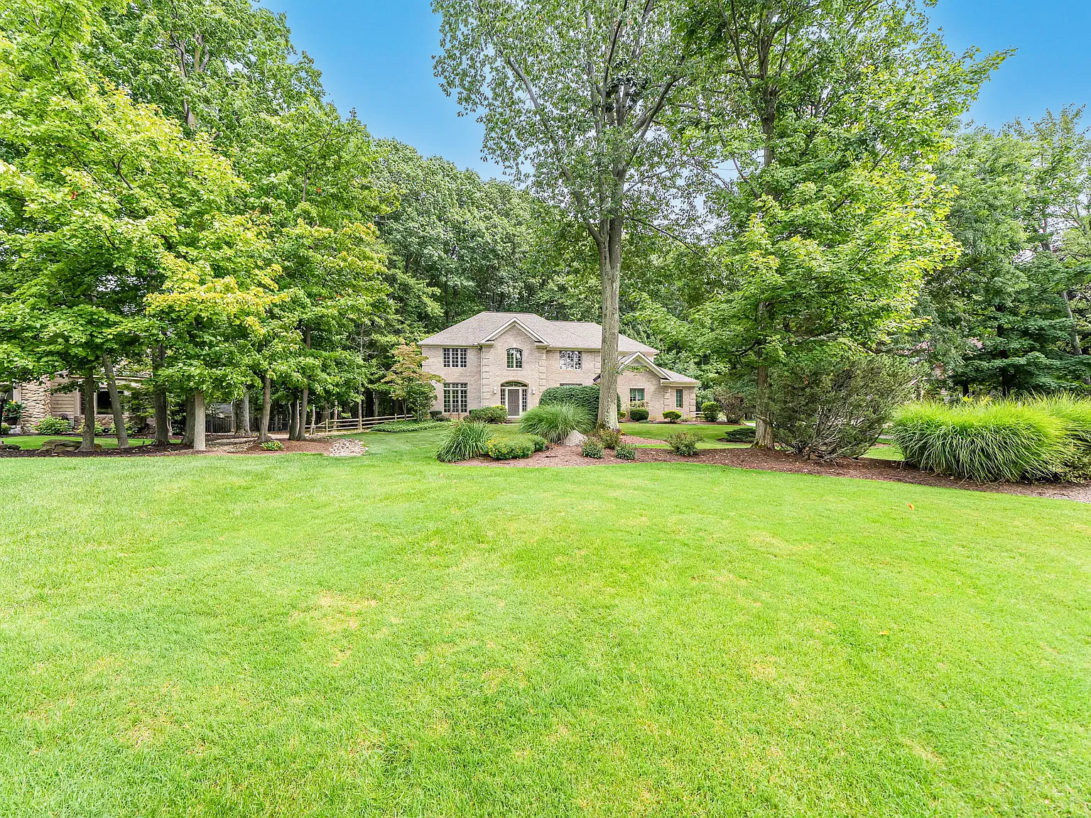 4 bed, 5869 sqft, $5,500 — Photo 4