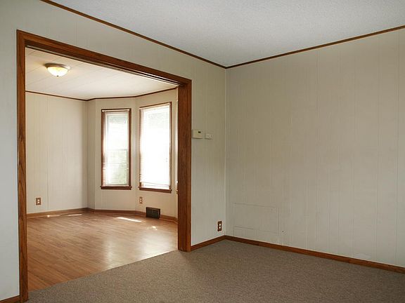 4th image of 1047 York Ave