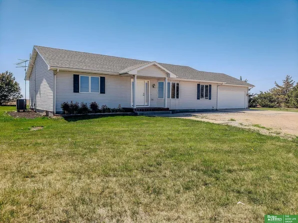 104 W 3rd Rd, Giltner, NE 68841