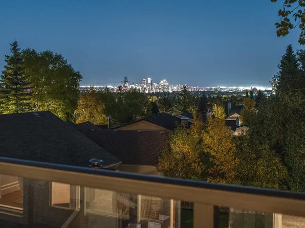 44 NW Stradwick Way SW, Calgary, AB T3H 1G9