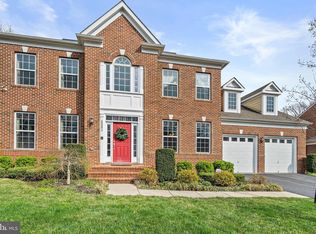 4561 Rona Pl, Fairfax, VA 22030