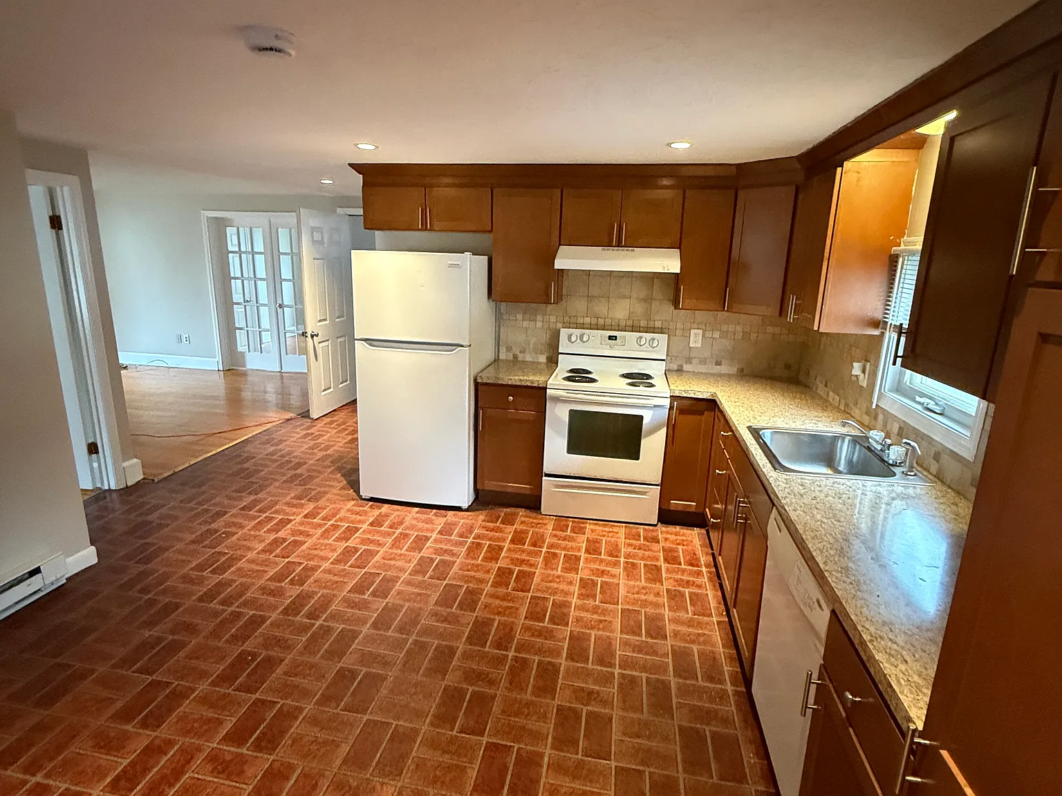 3 bed, $2,100 — Photo 4