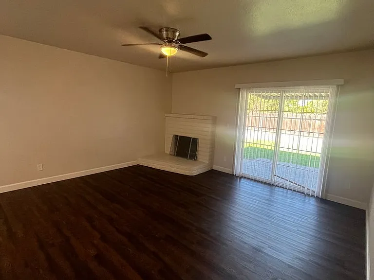 1905 Silvaire Dr — Photo 4