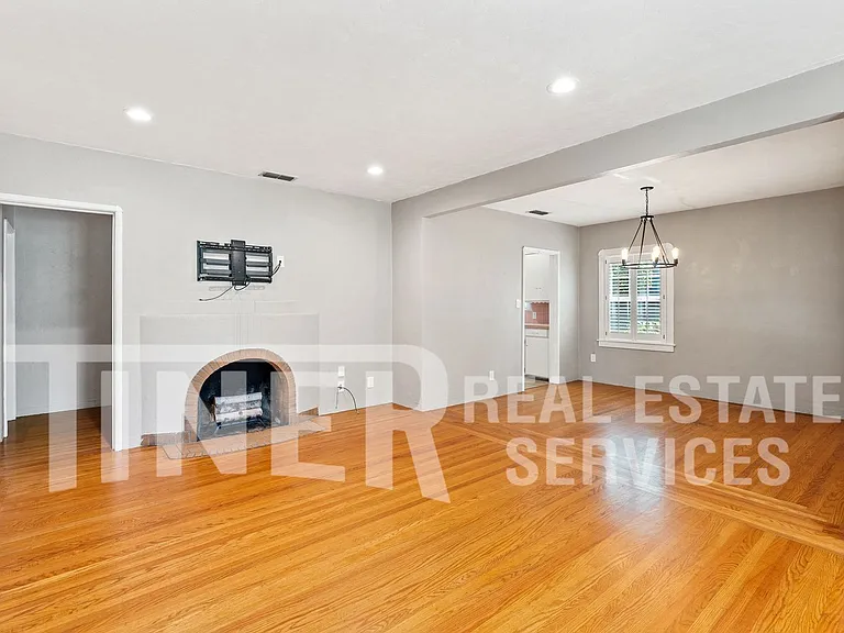 1067 Perkins Way — Photo 7
