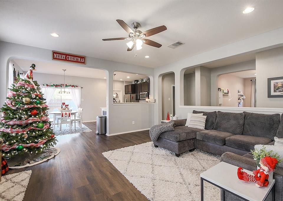 1st image of 2539 Saint James Pl