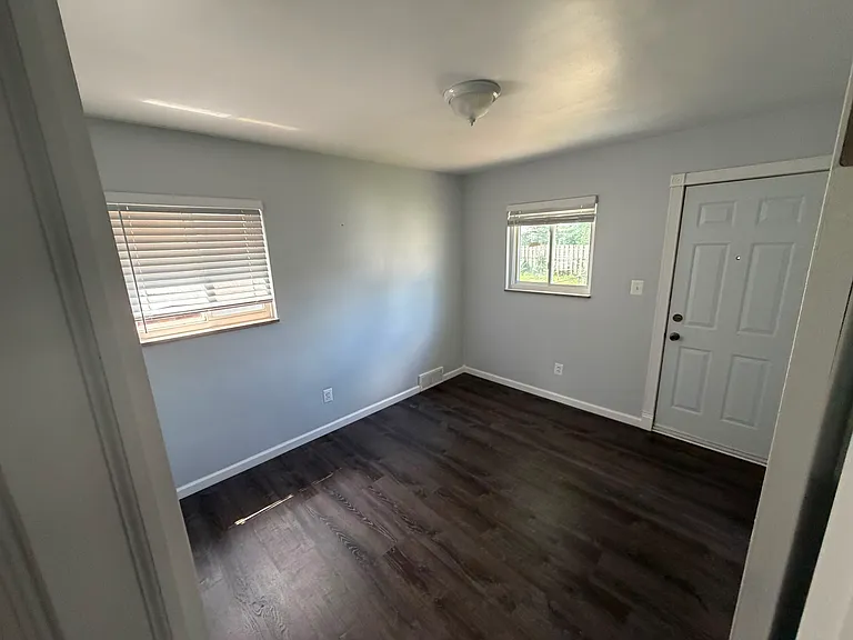 18026 Outer Dr — Photo 6