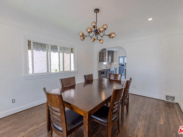 1067 S Sycamore Ave — Photo 11