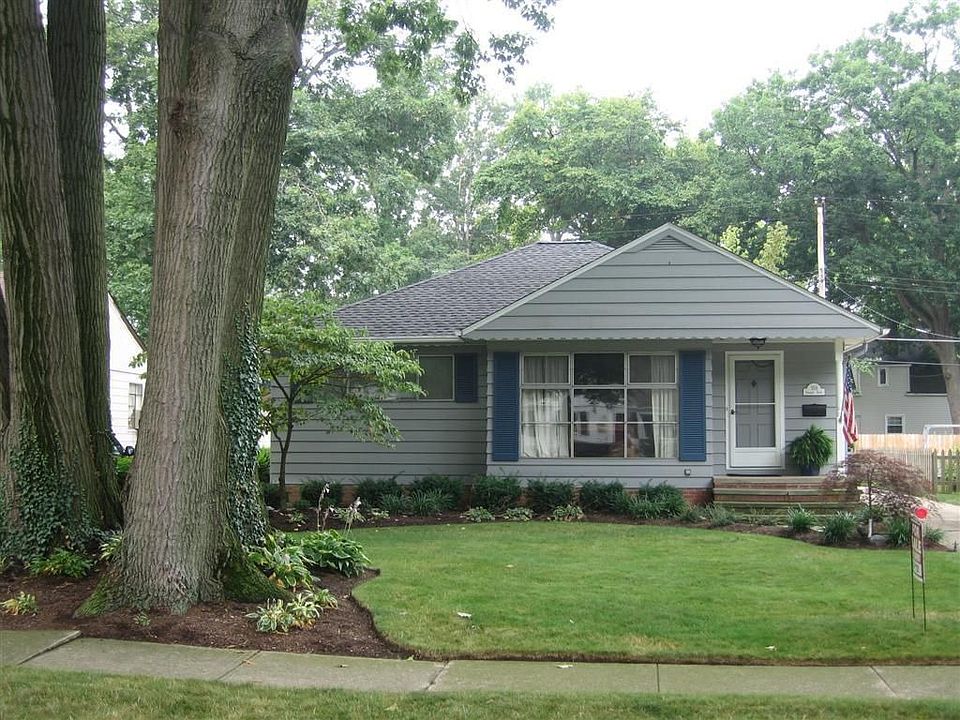 1st image of 558 Parkside Dr