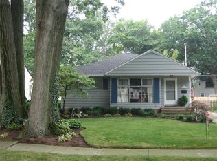 558 Parkside Dr, Bay Village, OH