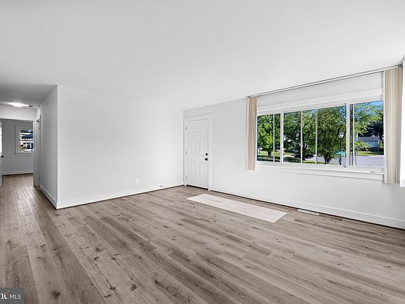 4th image of 3724 Parkfield Rd