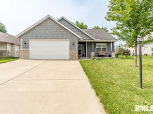 526 Cottonwood Cir, East Peoria, IL 61611