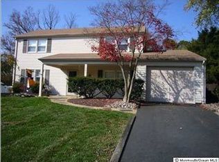 101 Oxford Ln, Aberdeen, NJ 07747