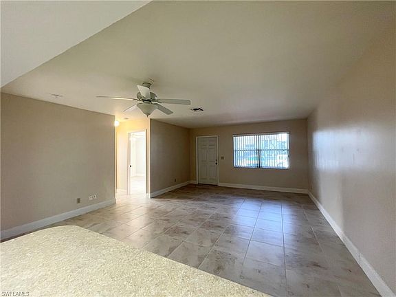 3rd image of 615 SE 14th Ter
