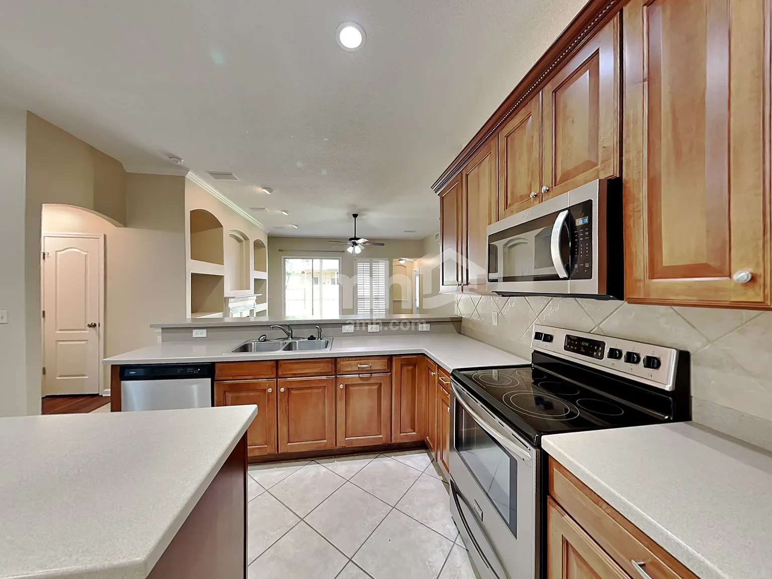 4 bed, 3.0 bath, 2495 sqft, $3,235 — Photo 4