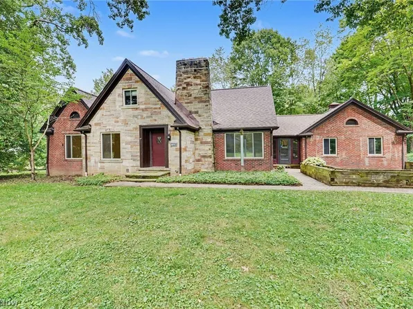 2381 Chatham Rd, Akron, OH 44313