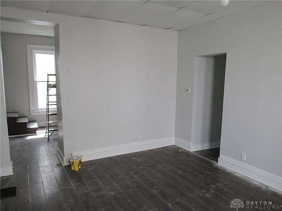 5th image of 416 W 4th St